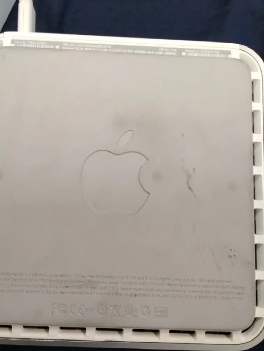 Apple White Mini Desktop with Multiple USB Ports
